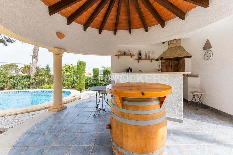 Foto 7a196c8b-6e69-453a-b71c-34c3736ed41c. Casa propiedad exclusiva con vistas, piscina climatizada y jardín en Dénia