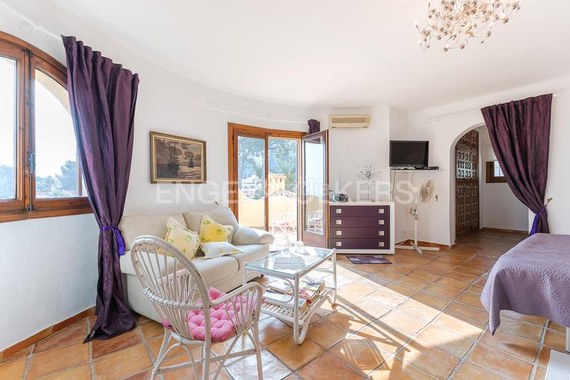 Foto 8f47f26c-1df8-4a4f-b447-0899238bd1c4. Casa propiedad exclusiva con vistas, piscina climatizada y jardín en Dénia