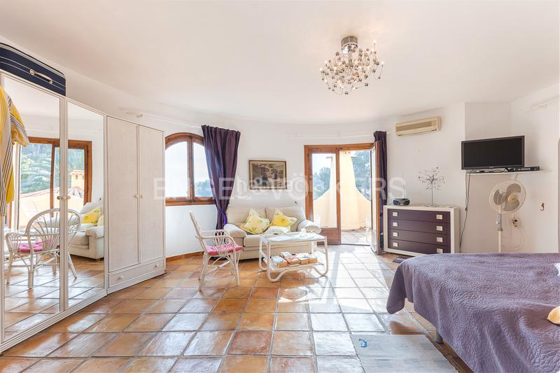 Foto 961d0b1a-bd8c-417e-acc4-b8bb62559380. Casa propiedad exclusiva con vistas, piscina climatizada y jardín en Dénia