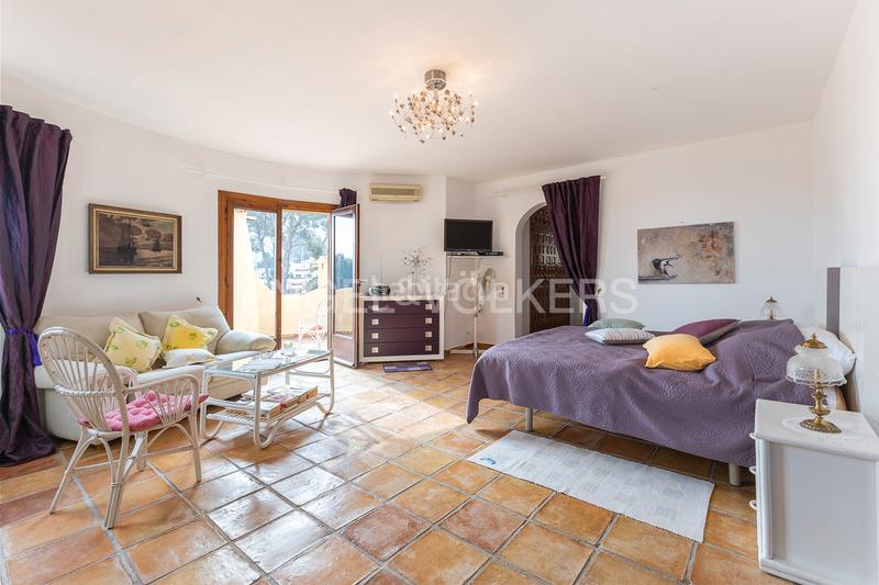 Foto 9f588845-a754-428d-b306-208ef1730cf4. Casa propiedad exclusiva con vistas, piscina climatizada y jardín en Dénia
