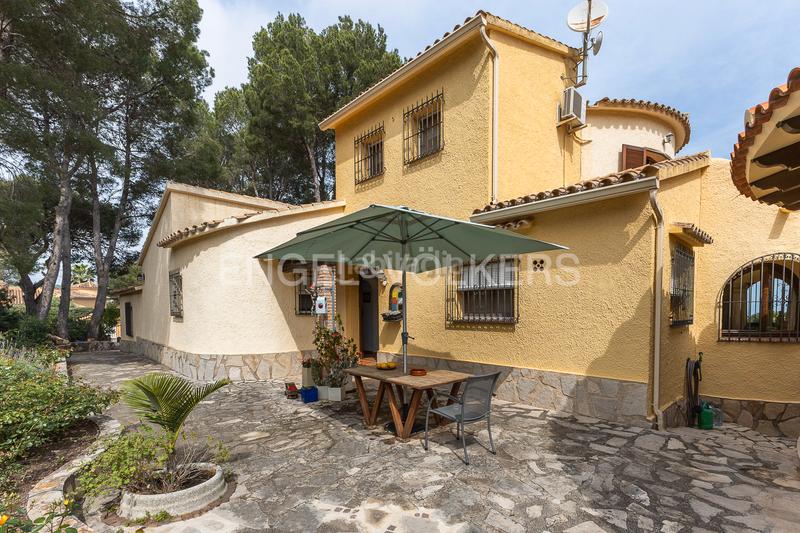 Foto b7c10ed9-3007-4308-949e-7f5c608e1a95. Casa propiedad exclusiva con vistas, piscina climatizada y jardín en Dénia