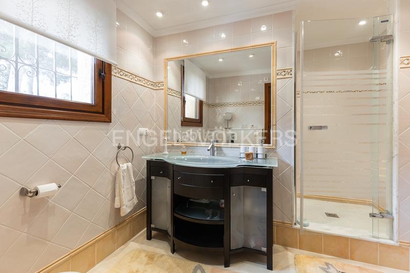 Foto b911b60e-87f1-44d1-9e38-b8b58d7ab924. Casa propiedad exclusiva con vistas, piscina climatizada y jardín en Dénia