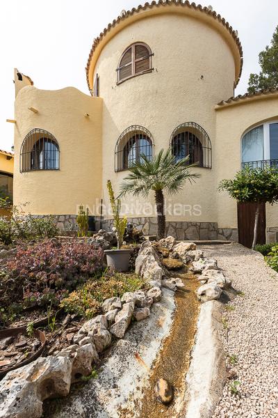 Foto da2325b0-96e7-4dc0-aeb1-1805cdb75e80. Casa propiedad exclusiva con vistas, piscina climatizada y jardín en Dénia