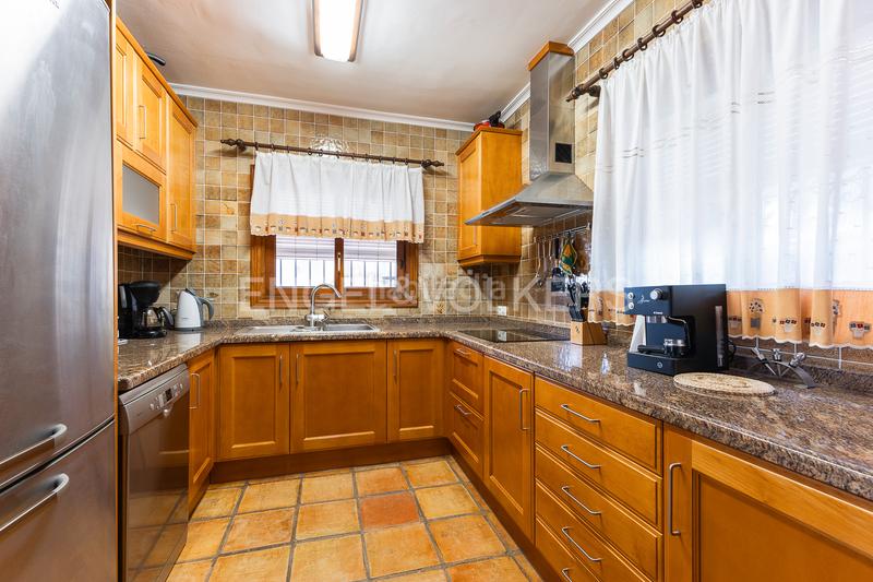 Foto ee096086-3440-4c93-85ee-7ed9272743e6. Casa propiedad exclusiva con vistas, piscina climatizada y jardín en Dénia