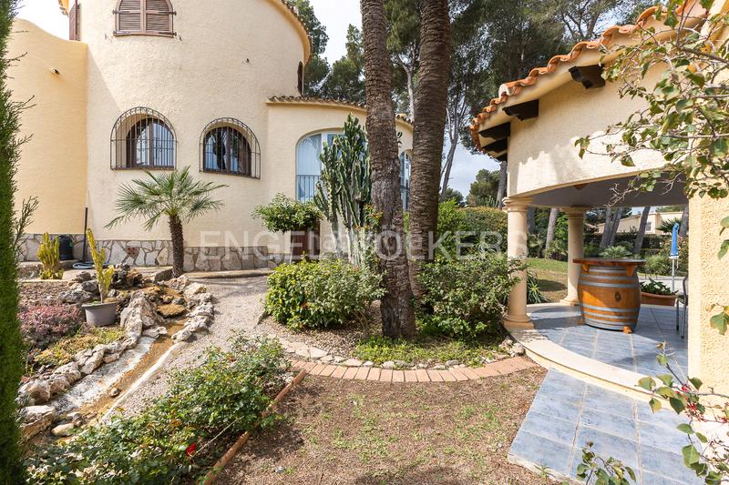 Foto f432e187-f0d0-4190-b666-f4ae237438db. Casa propiedad exclusiva con vistas, piscina climatizada y jardín en Dénia