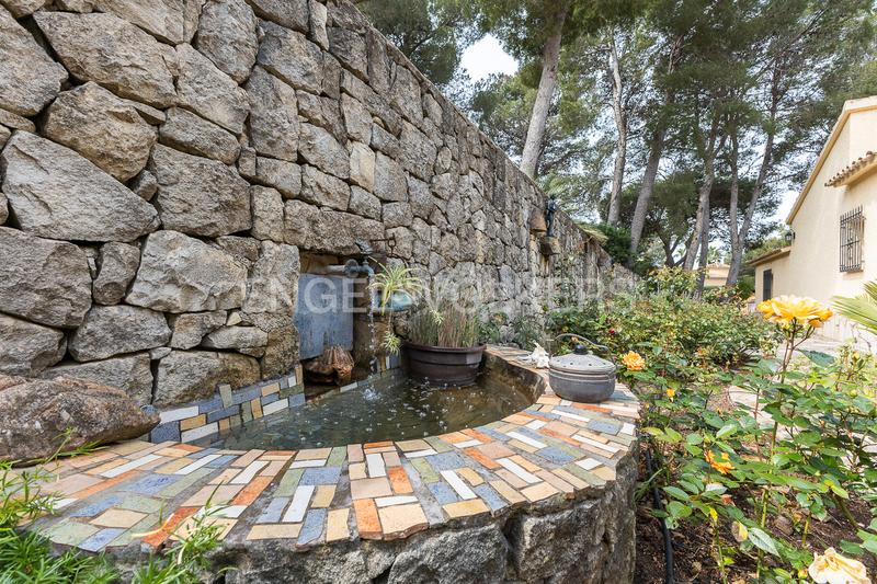 Foto fb65e8bc-0399-4255-bd3b-5c1f8c9d85ae. Casa propiedad exclusiva con vistas, piscina climatizada y jardín en Dénia