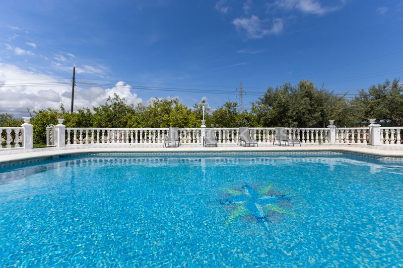 Foto 03e1a7c0-e6b1-4867-a775-d02ed387da92. Country house with heating parking pool in Piles