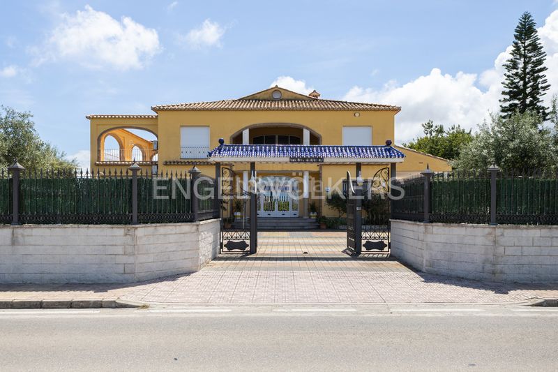 Foto 2b11b2a5-ab26-4e5e-a3e9-91a5f283d111. Country house with heating parking pool in Piles
