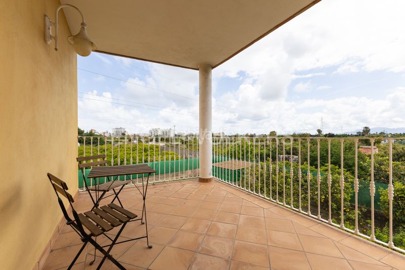 Foto 48f6d9e0-d8b9-4110-805a-f00780874329. Country house with heating parking pool in Piles