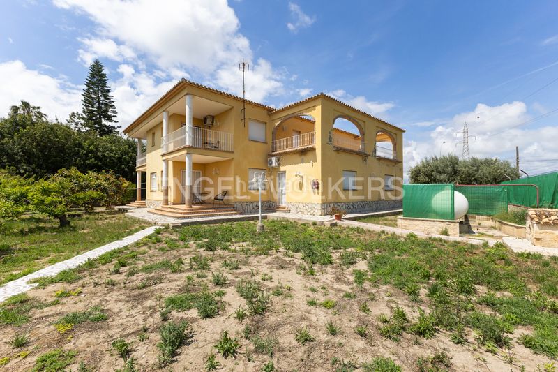 Foto 5e4678a7-98d6-49b7-87f2-f8d040d07612. Country house with heating parking pool in Piles