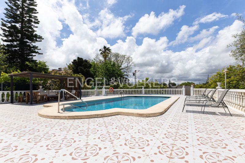 Foto 80d95418-6ed9-49c8-83f6-5a4489af9292. Country house with heating parking pool in Piles