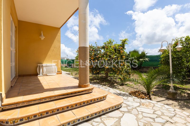 Foto c782670b-4572-498d-a79d-b8afc8a93895. Country house with heating parking pool in Piles