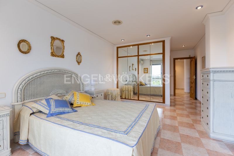 Foto cd8c8ece-f3a3-42ce-82dd-d2ef0b0cd409. Country house with heating parking pool in Piles