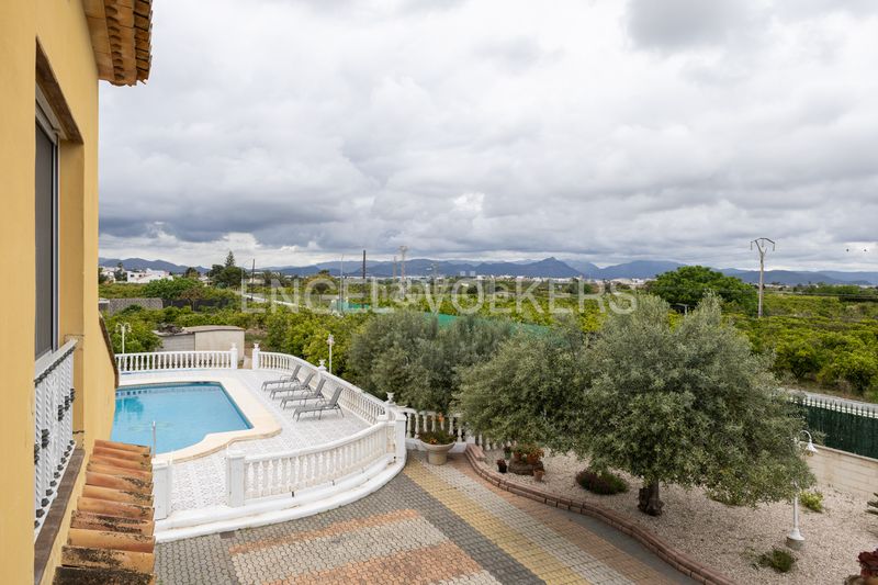 Foto cf5c837d-2493-4ba1-9e8a-278185fb64da. Country house with heating parking pool in Piles