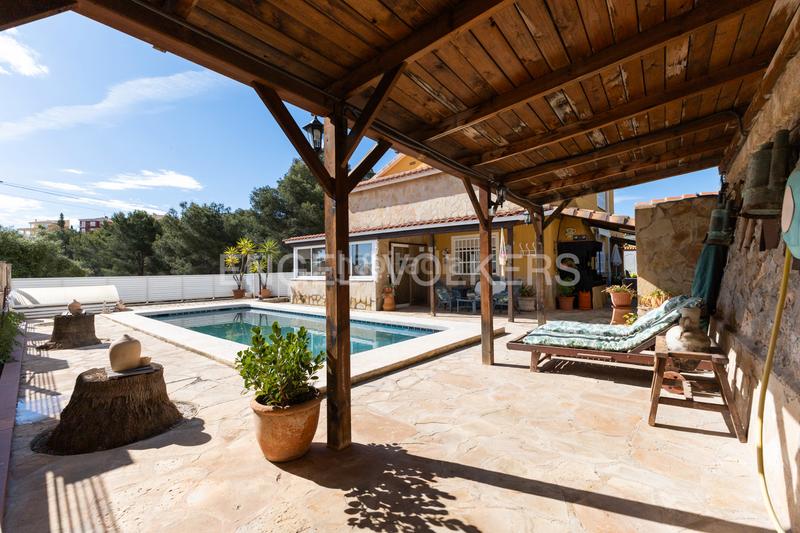 Foto b0412333-f304-4174-ae99-305a791fd4c6. Casa exclusiva vivienda con piscina privada, a solo 5 minutos a pie de la playa de la concha balcó, en Oropesa del Mar