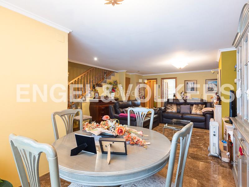 Foto 0003656f-4503-45a9-8ebb-c77e5d1c1050. Casa descubre tu nuevo hogar en engel völkers! en Requena