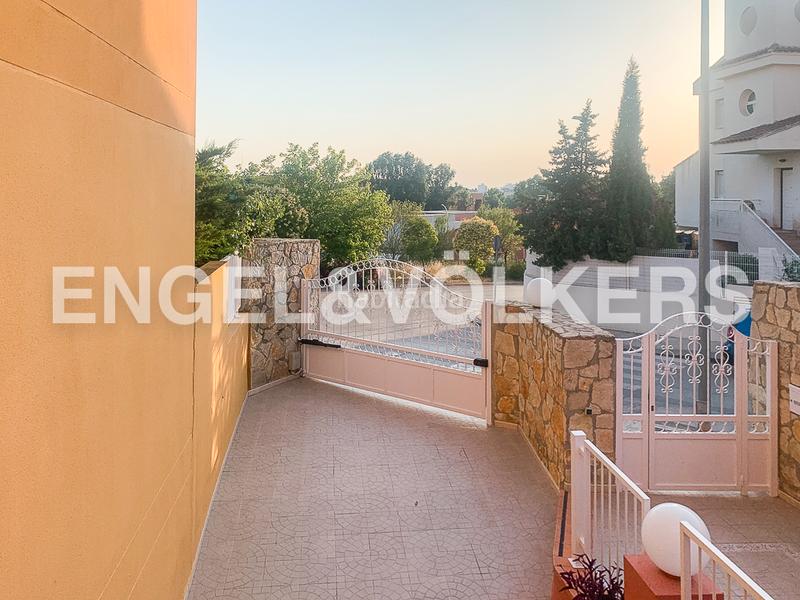Foto 11cdc2ee-51df-4762-8d69-ca4d12a5850c. Casa descubre tu nuevo hogar en engel völkers! en Requena