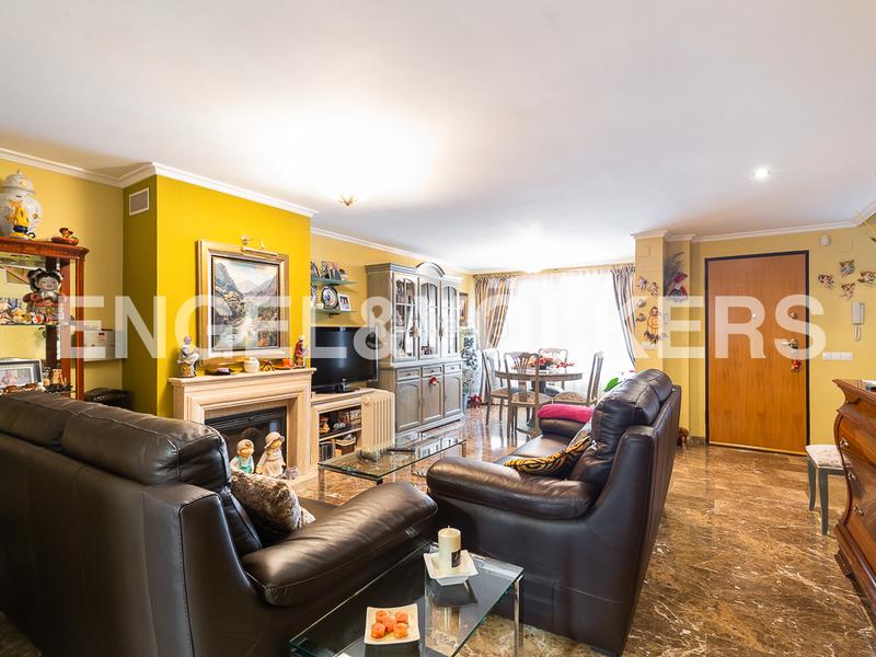 Foto 2f5a05a0-ecf7-4486-846d-2f656d5801ea. Casa descubre tu nuevo hogar en engel völkers! en Requena