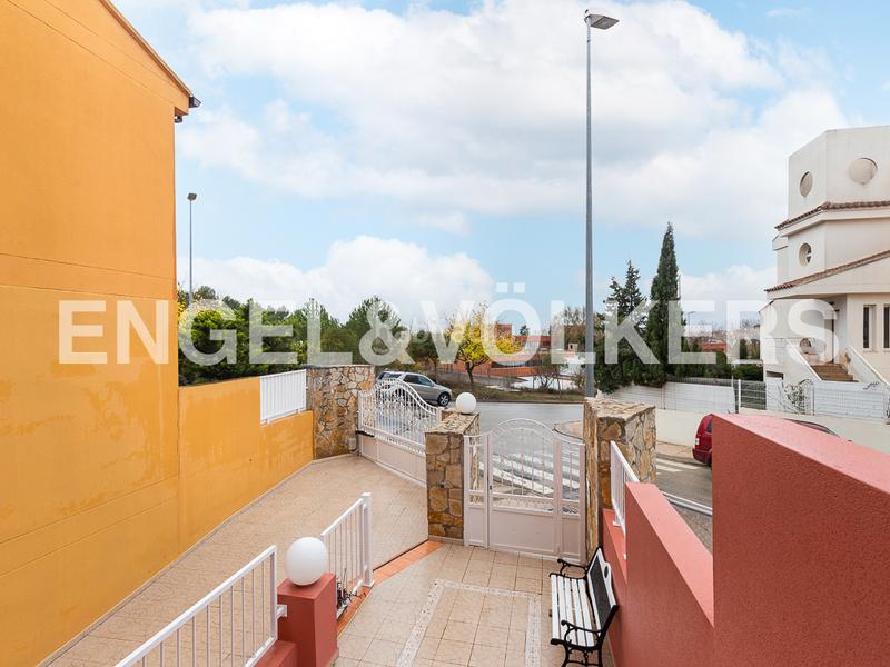 Foto 4b86bc1b-a283-4af6-9873-4fa32e47aeed. Casa descubre tu nuevo hogar en engel völkers! en Requena