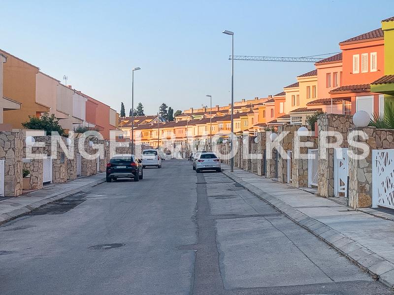 Foto 900cc046-685d-47cc-9438-e779e37d32ca. Casa descubre tu nuevo hogar en engel völkers! en Requena