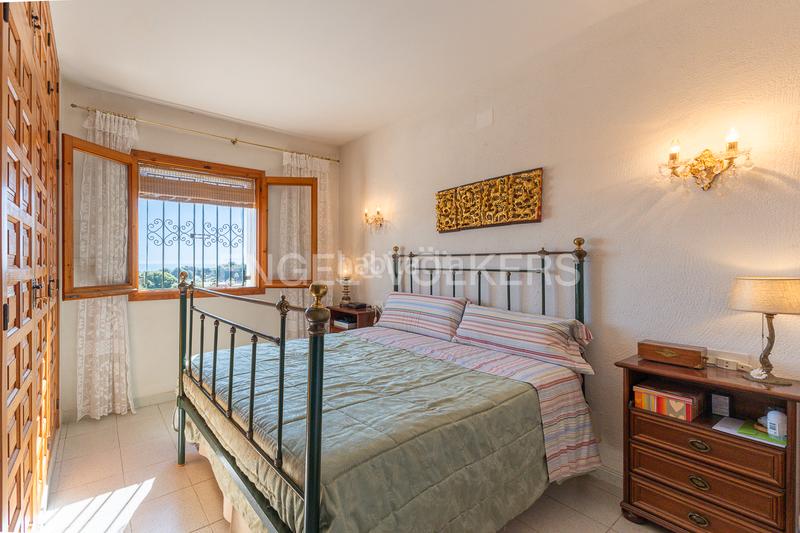 Foto 0212851c-31fb-48eb-9916-bf17f6d05094. Casa encantador chalet con vistas y piscina en san nicolastroies en Dénia