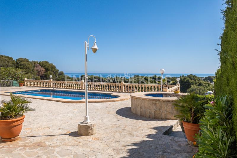 Foto 207f888a-a57e-4cb3-ad6b-3cd8c7b08aa9. Casa encantador chalet con vistas y piscina en san nicolastroies en Dénia