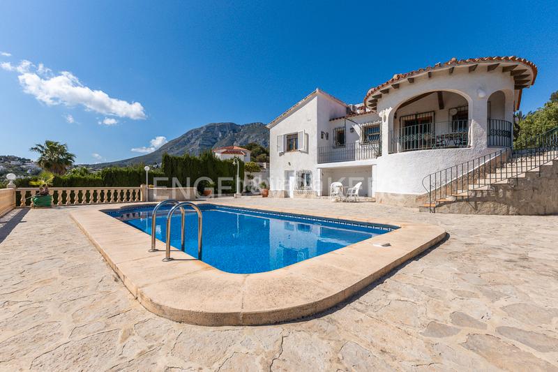 Foto 566e2ff5-4247-4233-82b1-87d2a033cfc3. Casa encantador chalet con vistas y piscina en san nicolastroies en Dénia
