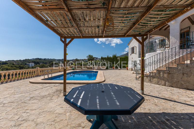 Foto 57c9c0a9-90e7-444e-ab3b-036e69e680ce. Casa encantador chalet con vistas y piscina en san nicolastroies en Dénia