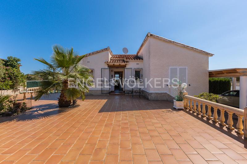 Foto 89d5e066-20db-427e-9bb5-18786a470577. Casa encantador chalet con vistas y piscina en san nicolastroies en Dénia