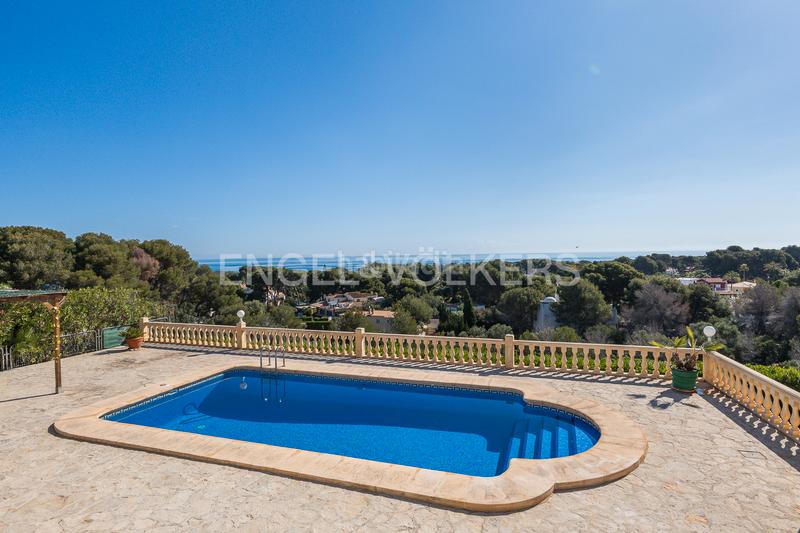 Foto c4199562-7c34-403b-bbfc-46814a070477. Casa encantador chalet con vistas y piscina en san nicolastroies en Dénia