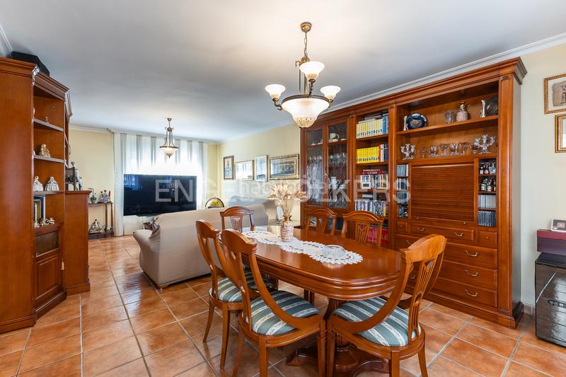 Foto 0085edc3-f4cb-406a-82ff-dc4d289d8f89. Casa con riscaldamento parcheggio piscina in Montealegre Eliana (l´)