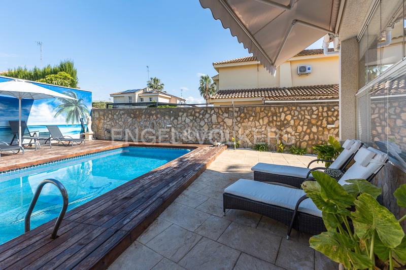 Foto 2ee20c18-4a35-4f49-afe8-a97babf168f2. Casa con riscaldamento parcheggio piscina in Montealegre Eliana (l´)