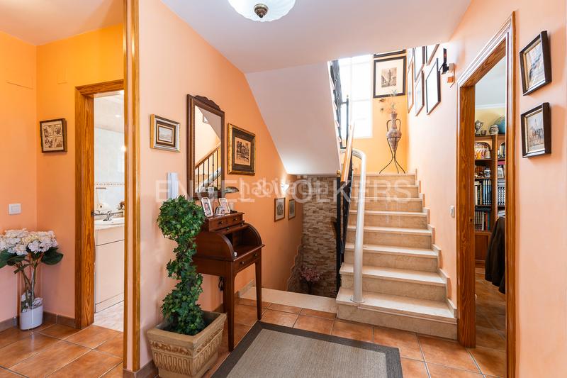 Foto 669d4966-207c-4249-8371-4a6054ae411a. Casa con riscaldamento parcheggio piscina in Montealegre Eliana (l´)