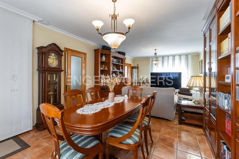 Foto 74c472ca-f25c-4185-8166-d4d27110e8ae. Casa con riscaldamento parcheggio piscina in Montealegre Eliana (l´)