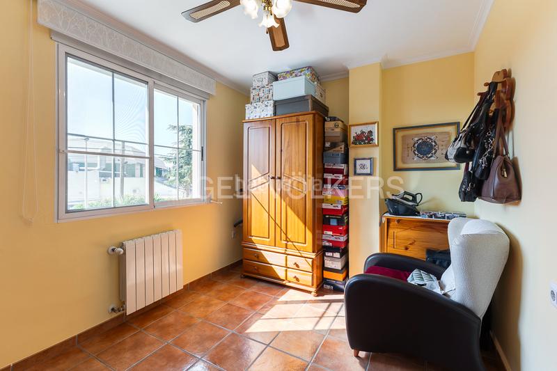 Foto 8a763f0e-94c5-4454-972a-55493d8776c1. Casa con riscaldamento parcheggio piscina in Montealegre Eliana (l´)