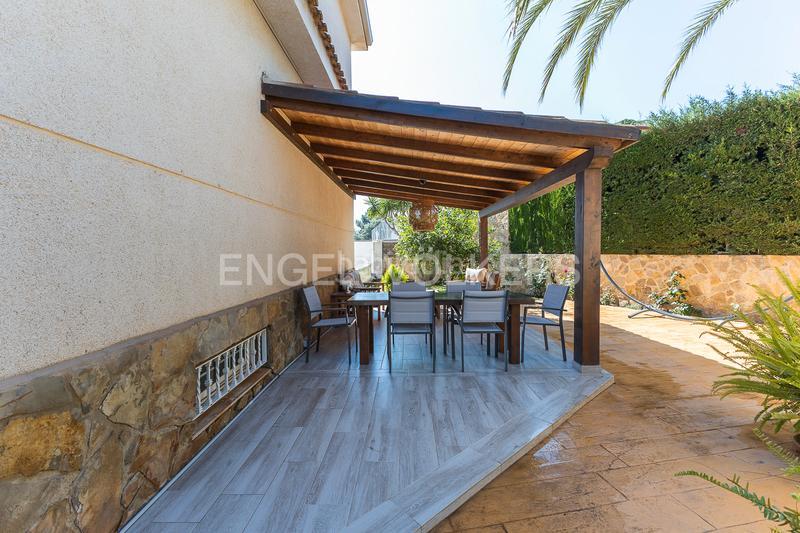 Foto 8d112837-a366-4d53-8857-877ffa826953. Casa con riscaldamento parcheggio piscina in Montealegre Eliana (l´)