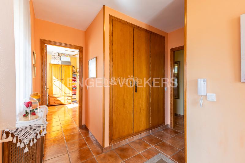 Foto 8db30b82-9897-43d9-86cb-16c23ab736d2. Casa con riscaldamento parcheggio piscina in Montealegre Eliana (l´)