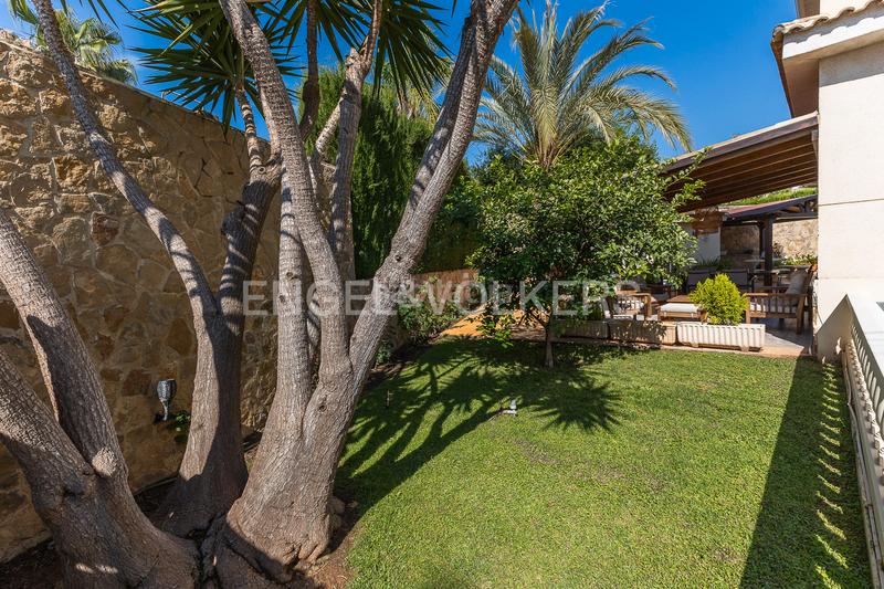 Foto 9a25ab86-307a-41b0-9d49-86c997f26d54. Casa con riscaldamento parcheggio piscina in Montealegre Eliana (l´)