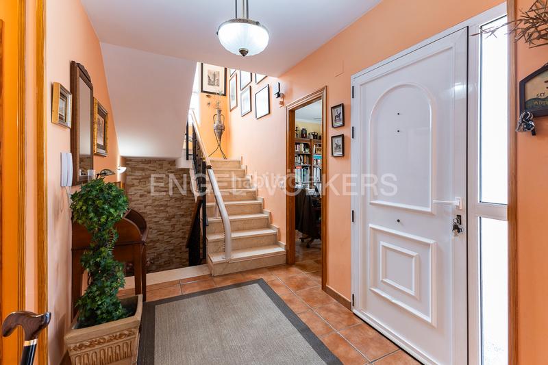 Foto b0e1e799-c0ac-450a-9356-b4e0ca70d6cc. Casa con riscaldamento parcheggio piscina in Montealegre Eliana (l´)