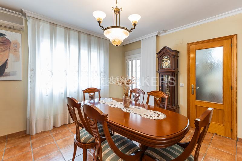 Foto c77f1b19-d1ca-4531-a986-360097045037. Casa con riscaldamento parcheggio piscina in Montealegre Eliana (l´)