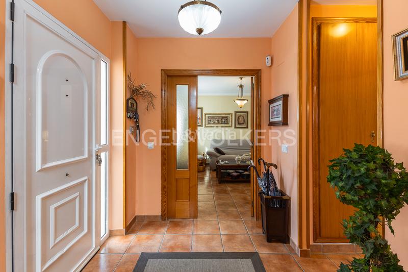 Foto d14e5051-b224-4a6a-82be-9f2e01941a18. Casa con riscaldamento parcheggio piscina in Montealegre Eliana (l´)