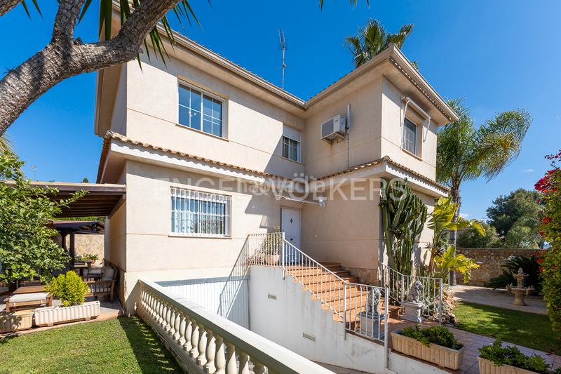 Foto d2743537-28b0-482f-9d63-28b050303abc. Casa con riscaldamento parcheggio piscina in Montealegre Eliana (l´)