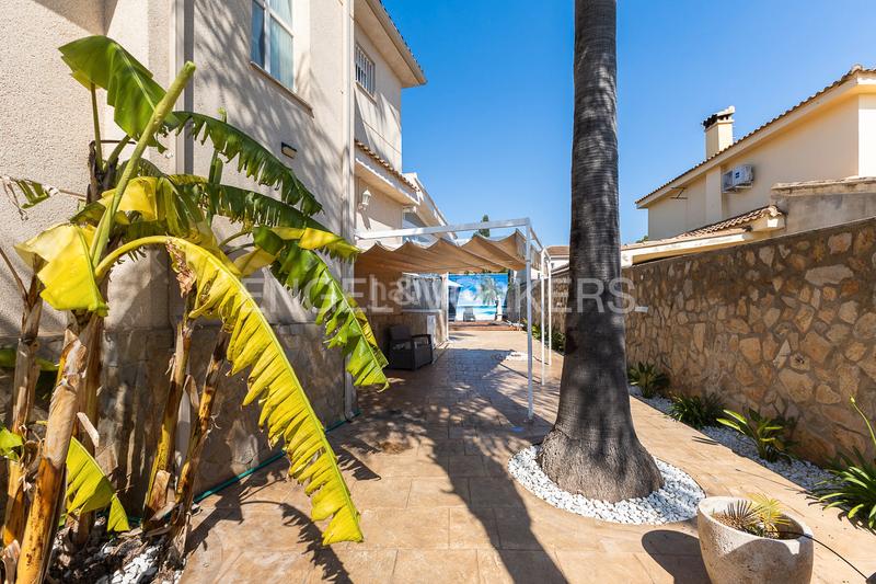 Foto de8bf58c-2faa-43af-90ec-1055e2f0146f. Casa con riscaldamento parcheggio piscina in Montealegre Eliana (l´)