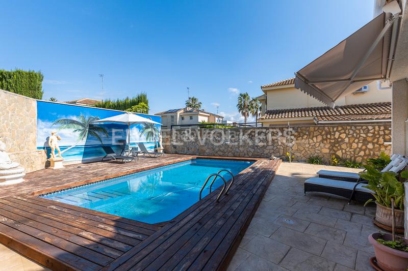 Foto e1752920-ff40-4d61-9709-7eebb5eccf8f. Casa con riscaldamento parcheggio piscina in Montealegre Eliana (l´)