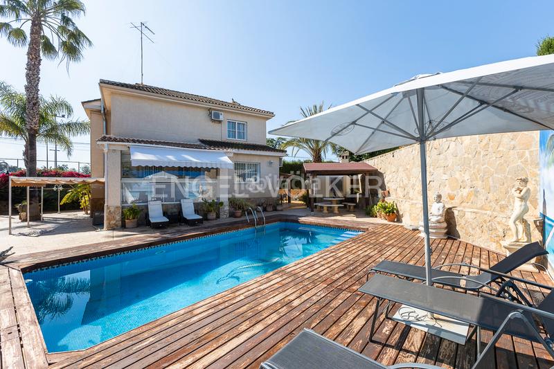 Foto ecee40ba-9854-461b-8ddb-958c6e5584e1. Casa con riscaldamento parcheggio piscina in Montealegre Eliana (l´)