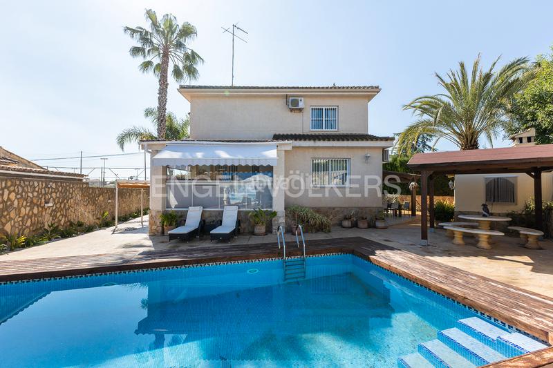 Foto f678c0af-f0e0-4b90-bc09-909f08640ec2. Casa con riscaldamento parcheggio piscina in Montealegre Eliana (l´)