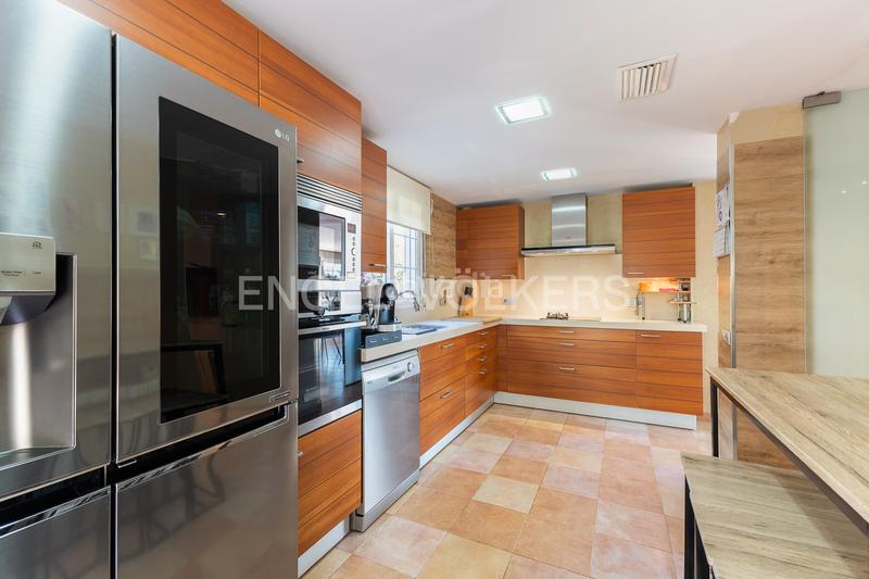 Foto 42f1c46f-c1e9-4838-b1c3-3e90f14b2db7. Haus mit heizung parking pool in El Vedat - Santa Apolonia Torrent