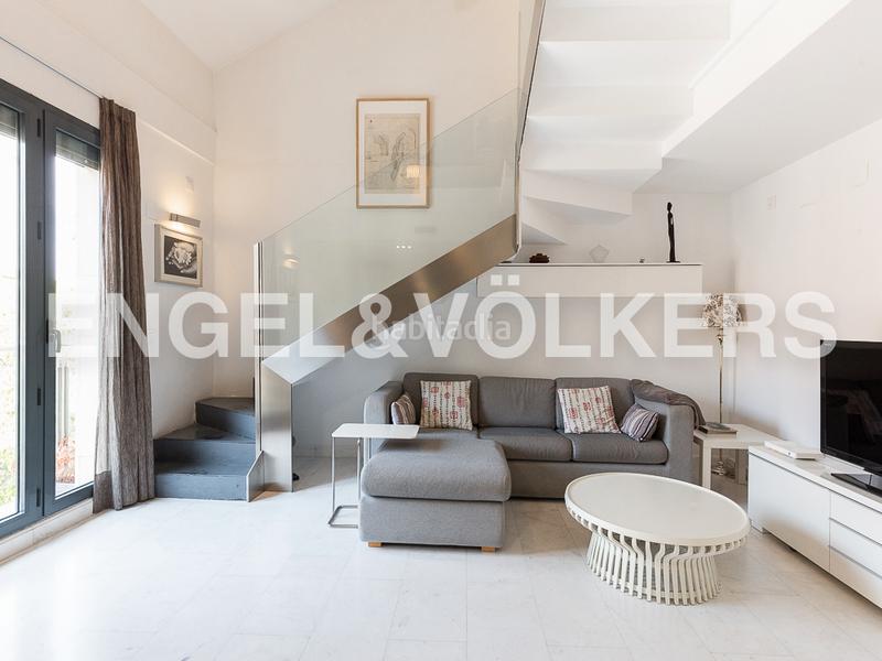 Foto 5ea7f980-5f8c-41a4-bfa7-de60881a222b. Alquiler apartamento ático con terraza en el botánico para corta estancia en Valencia