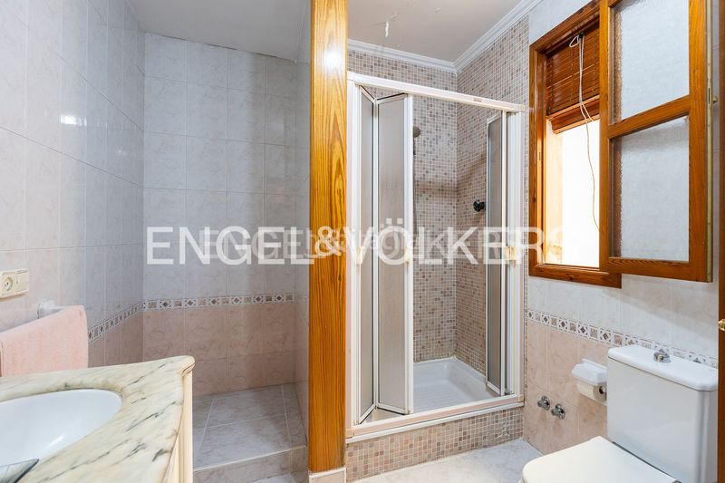 Foto eeaa8c44-de60-4706-a10c-8da526c2c6f3. Pis amb calefacció aparcament a Barrio de Patraix Valencia