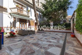 Piso en Barrio de Patraix. Chalet  residencial  en pleno centro de valencia junto a mercado